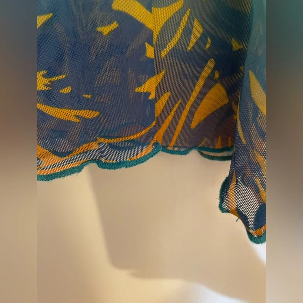 Fun Hawaiian swim cover up - Picture 7 of 8